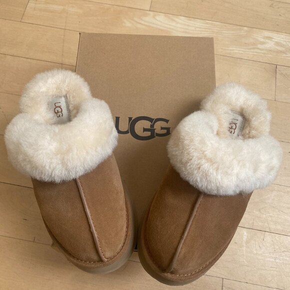 UGG BNIB Women's "Disquette" tan furry slippers sz 5 NEW